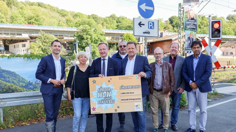 Übergabe eines Förderbescheids